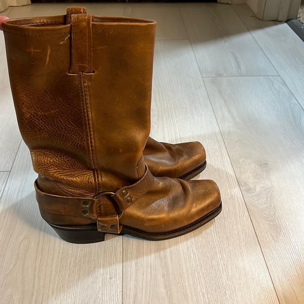 Mens leather Frye boots.